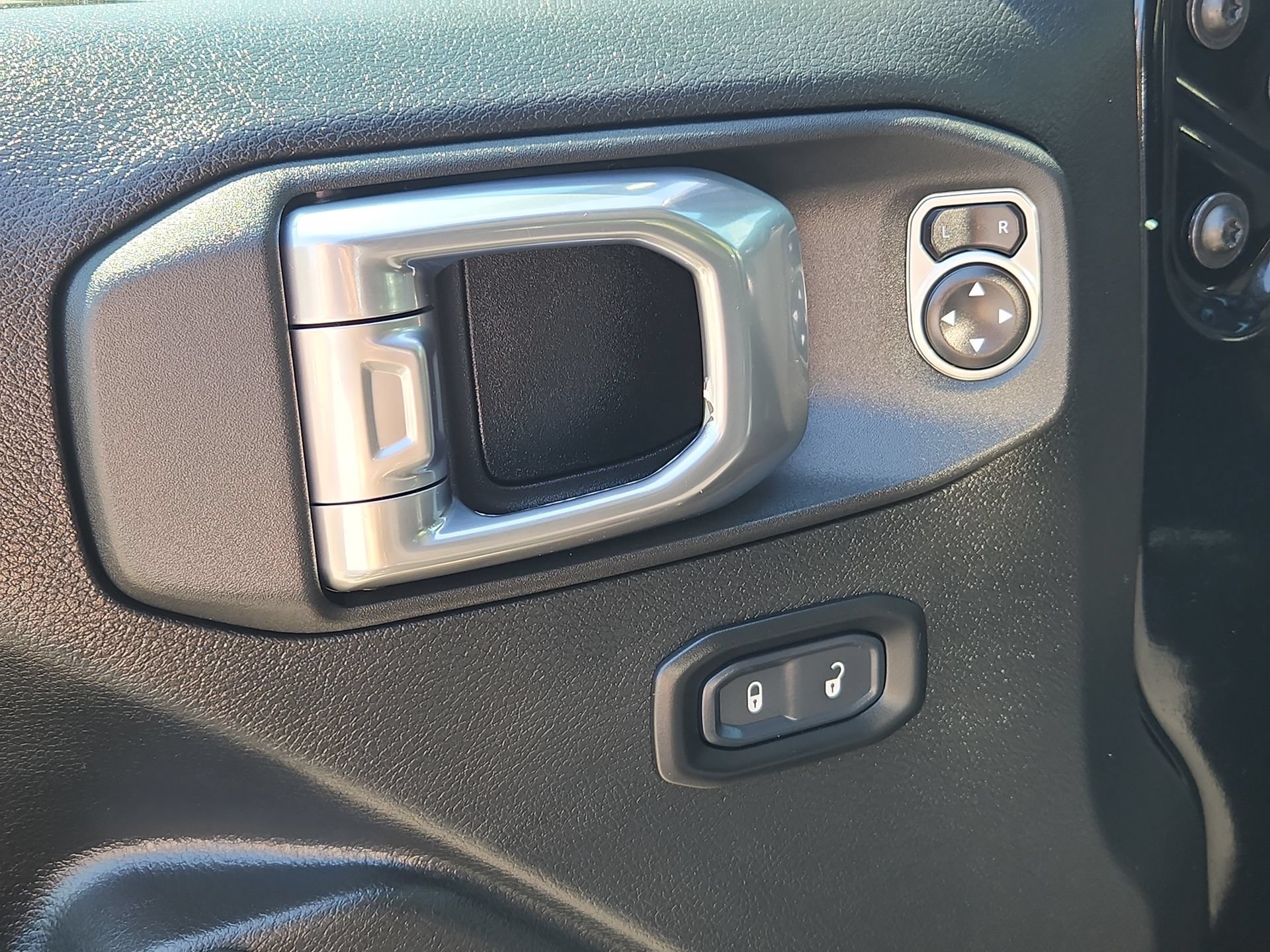Used 2022 Jeep Gladiator Sport AWD/4WD image 15