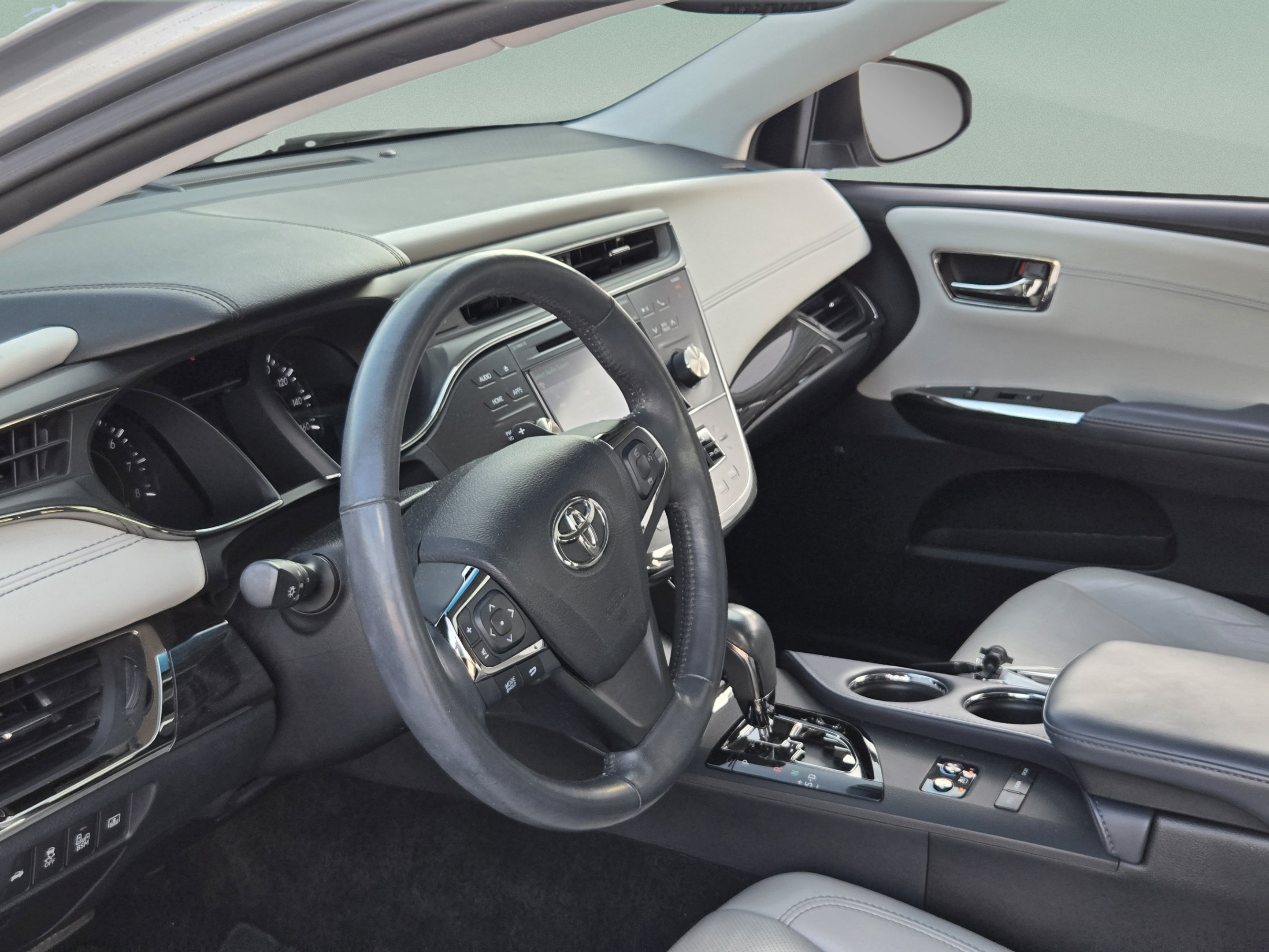 Used 2015 Toyota Avalon Limited FWD image 11