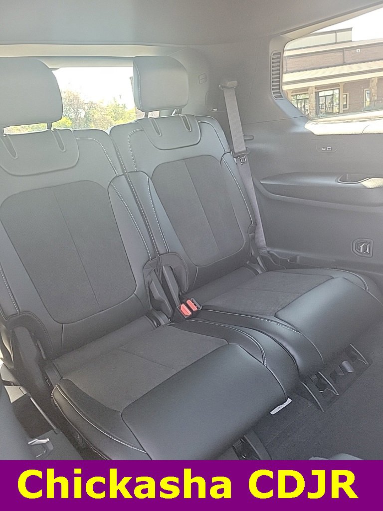 New 2025 Jeep Grand Cherokee L Altitude image 13