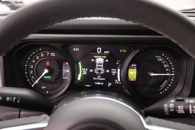 Used 2025 Jeep Wrangler Unlimited Sahara AWD/4WD image 13