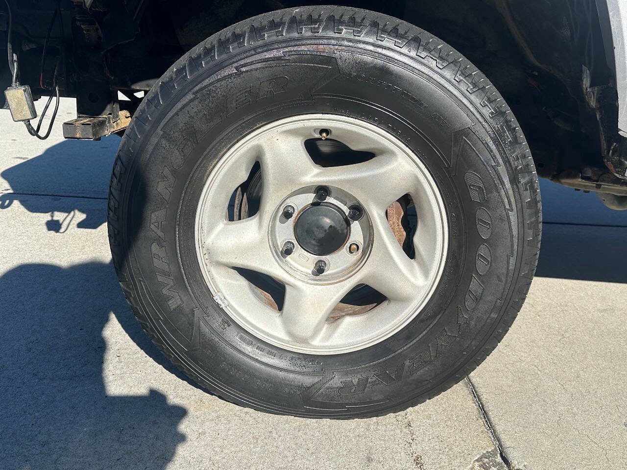 Used 2016 Toyota Tacoma SR5 w/ SR5 Appearance Package (SN) AWD/4WD image 19