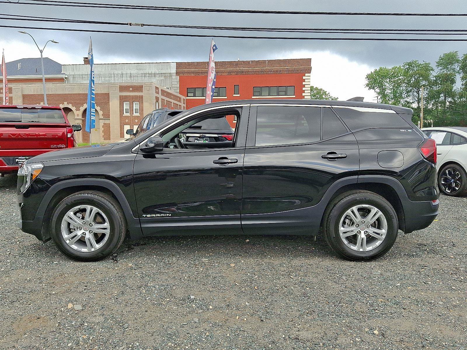 Used 2024 GMC Terrain SLE image 7