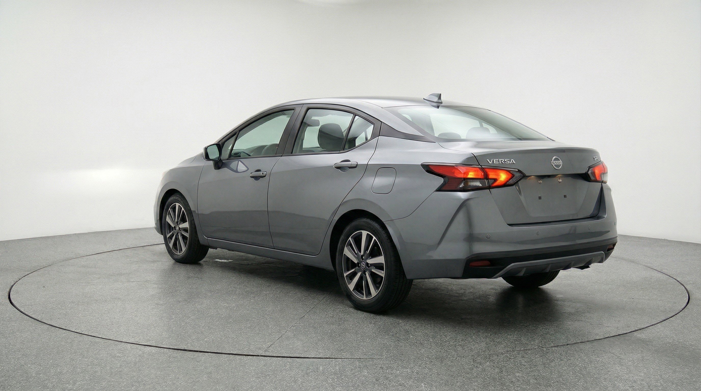 Used 2025 Nissan Versa SV image 6