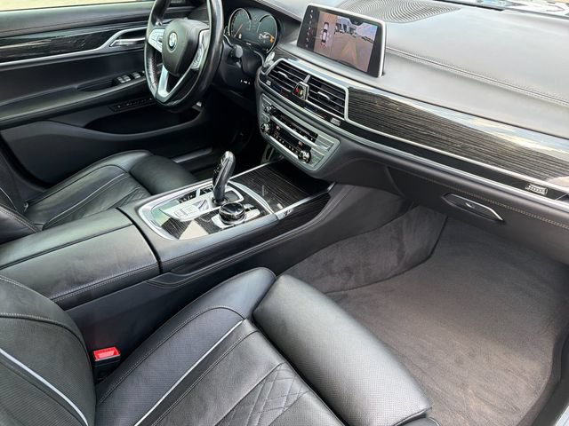 Used 2019 BMW 750i w/ Executive Package RWD image 16