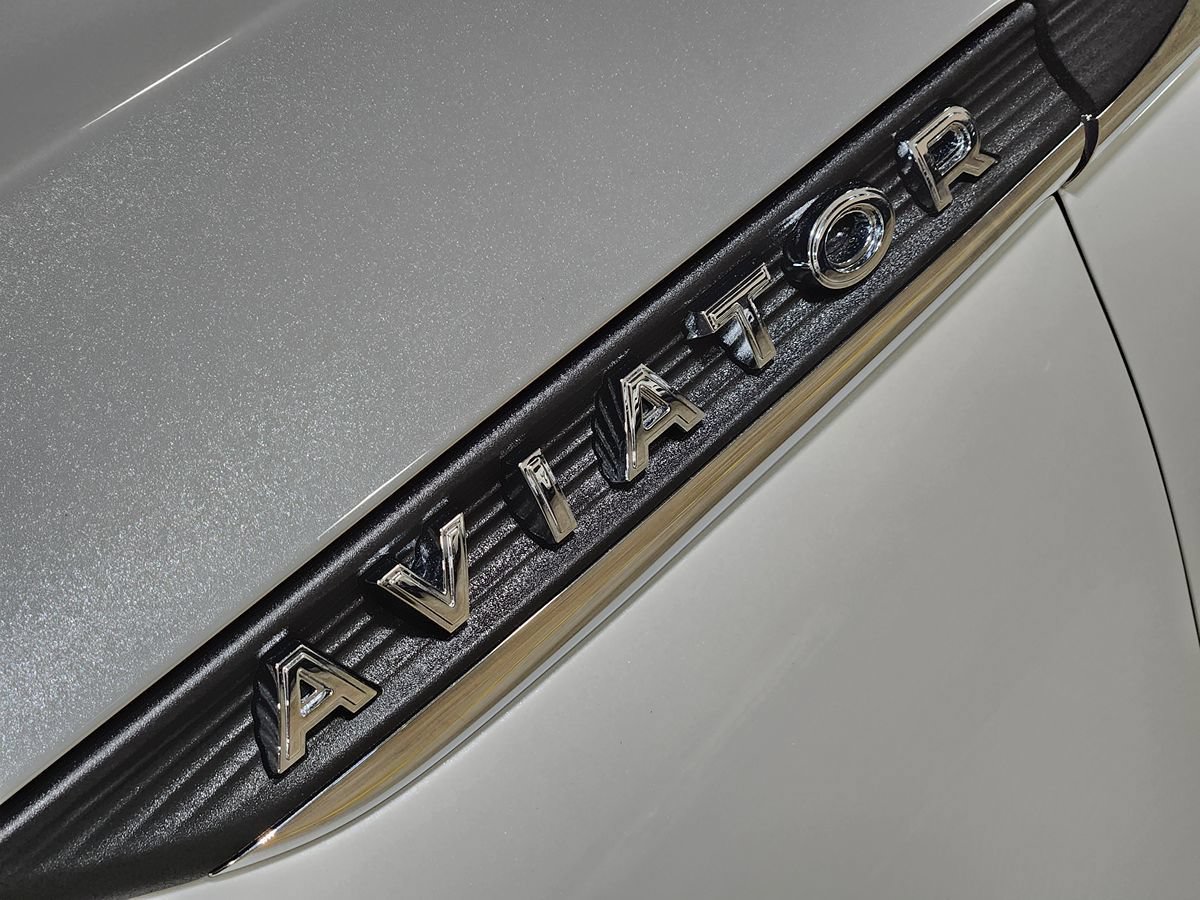 Used 2025 Lincoln Aviator 2WD image 25