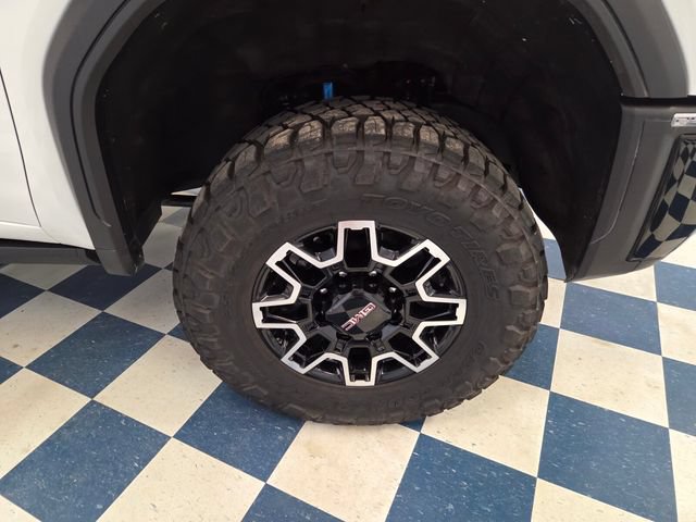 Used 2024 GMC Sierra 2500 AT4X AWD/4WD image 10