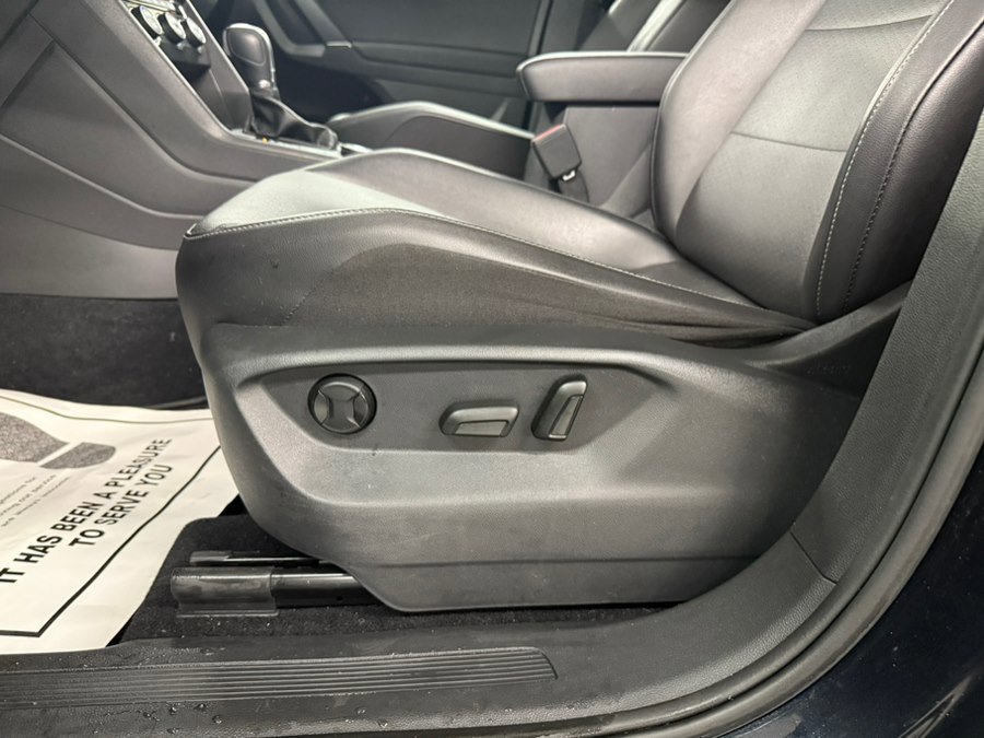 Used 2018 Volkswagen Tiguan SE AWD/4WD image 28