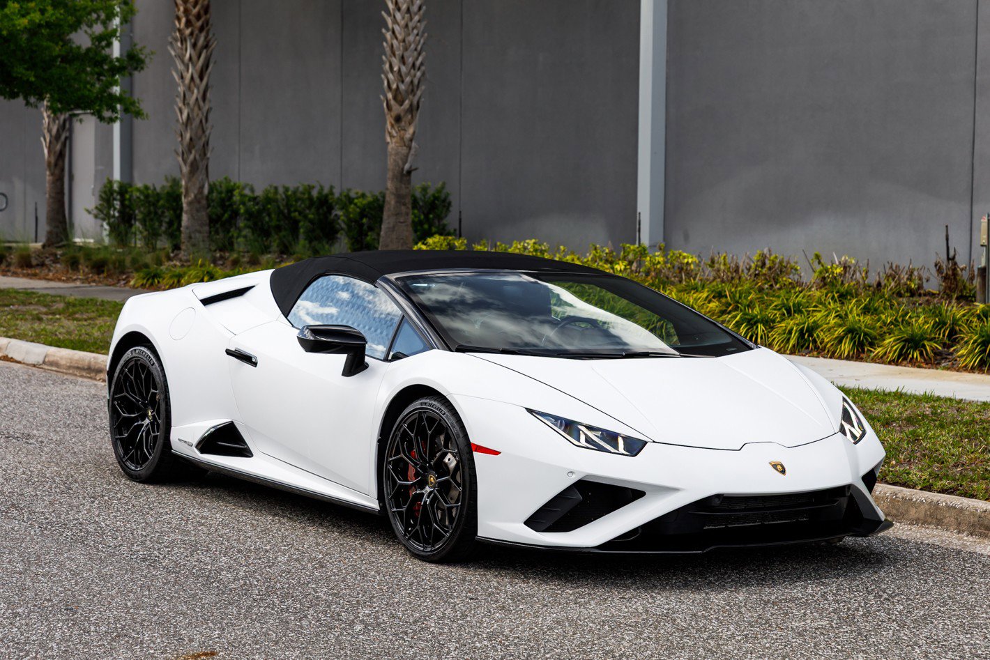 Used 2021 Lamborghini Huracan EVO image 3