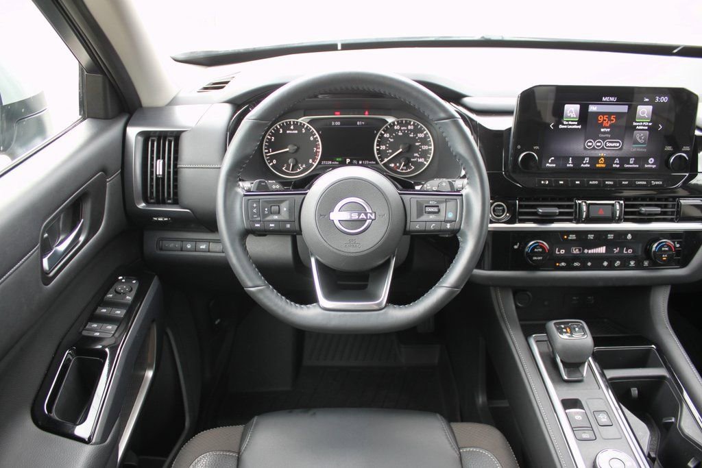 Used 2023 Nissan Pathfinder SL w/ Lighting Package (N92) image 11