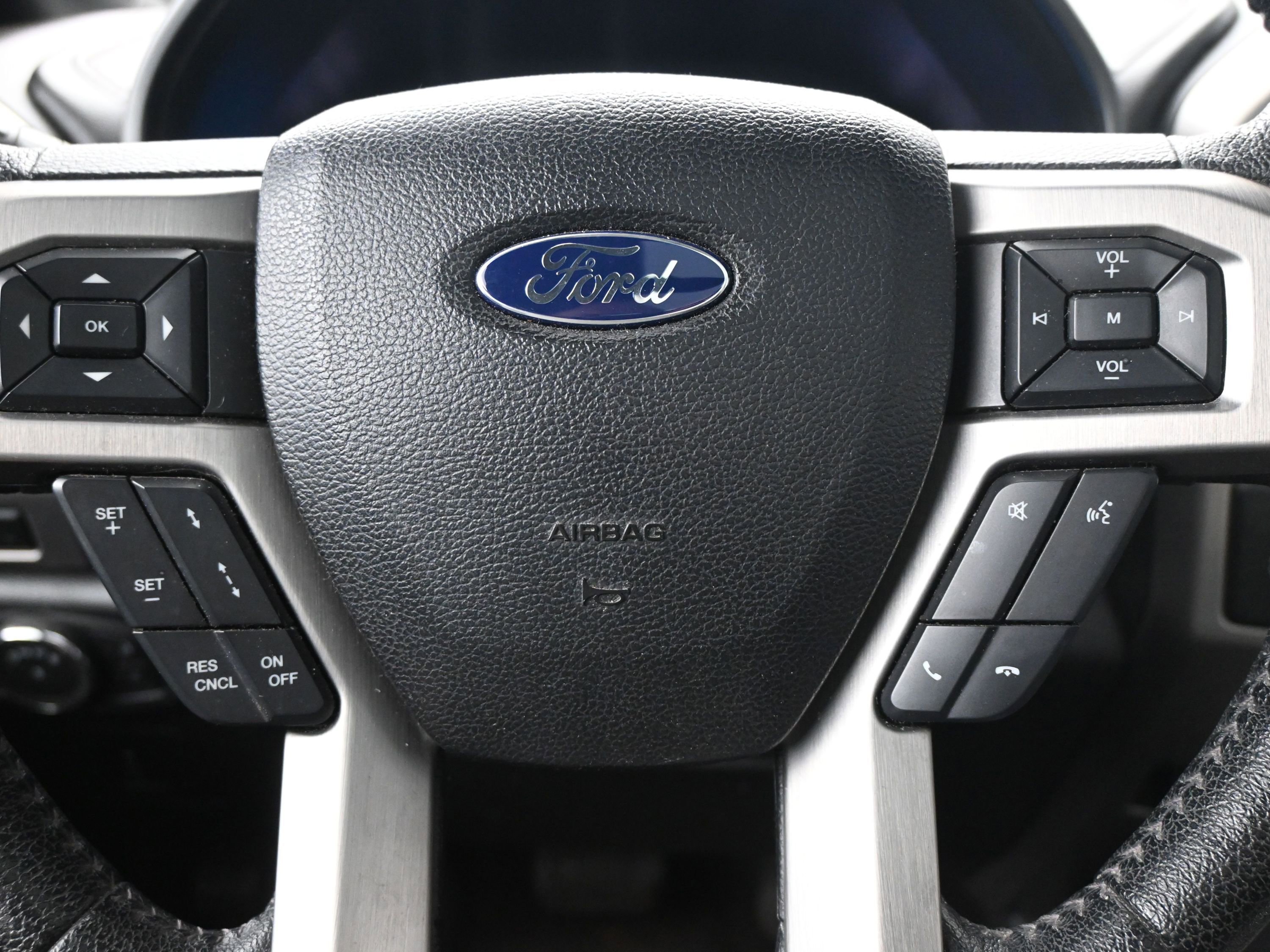 Used 2015 Ford F150 Platinum w/ Equipment Group 701A Luxury image 11