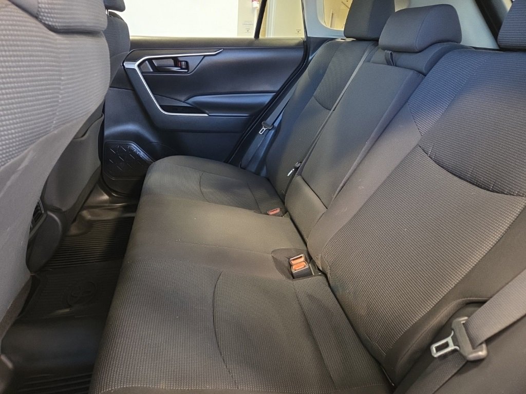Used 2022 Toyota RAV4 LE image 14