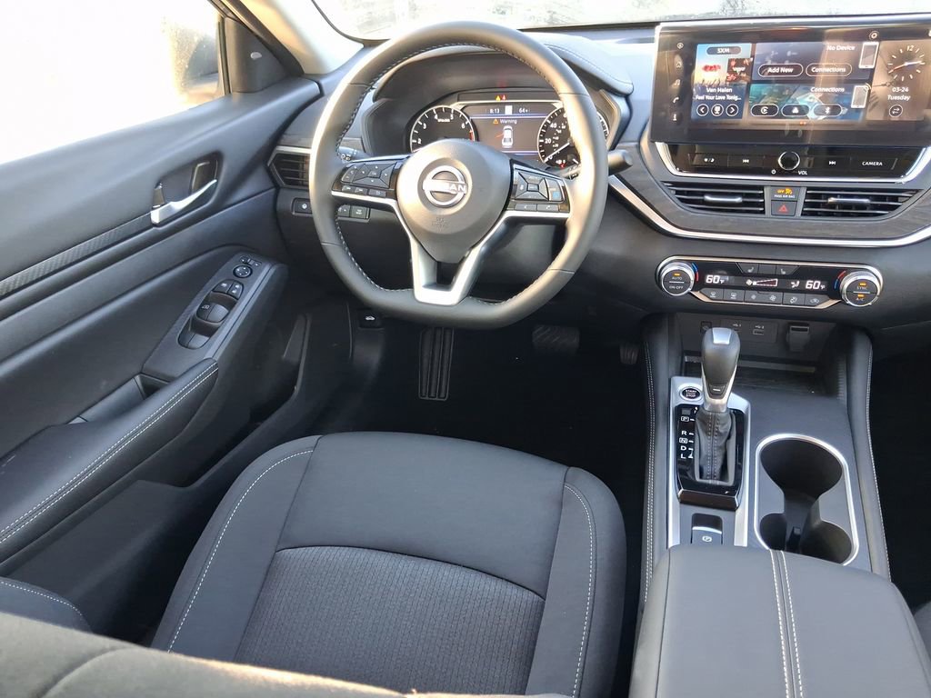 Used 2025 Nissan Altima 2.5 SV w/ SV Premium Package image 10