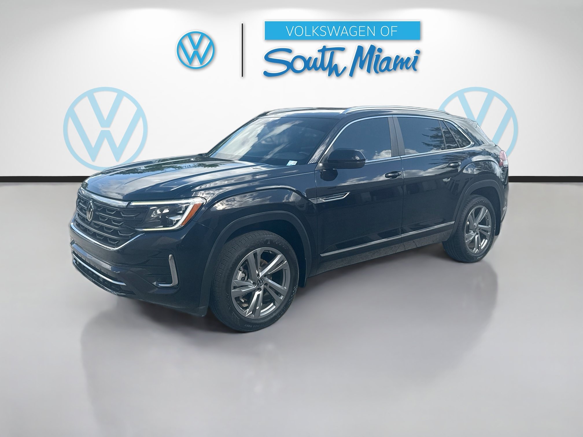 Used 2024 Volkswagen Atlas Cross Sport SEL R-Line AWD/4WD image 3