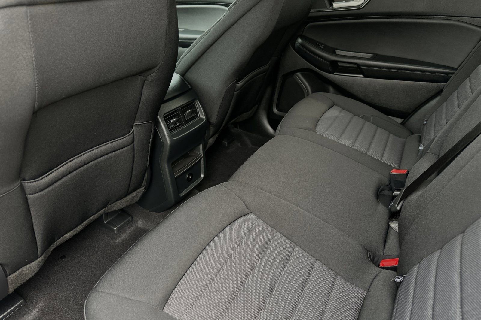 New 2024 Ford Edge SE w/ Black Appearance Package image 10