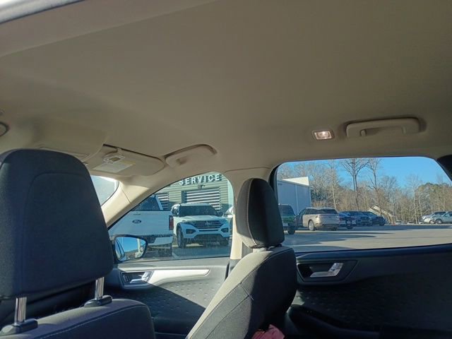 Used 2020 Ford Escape SE image 18