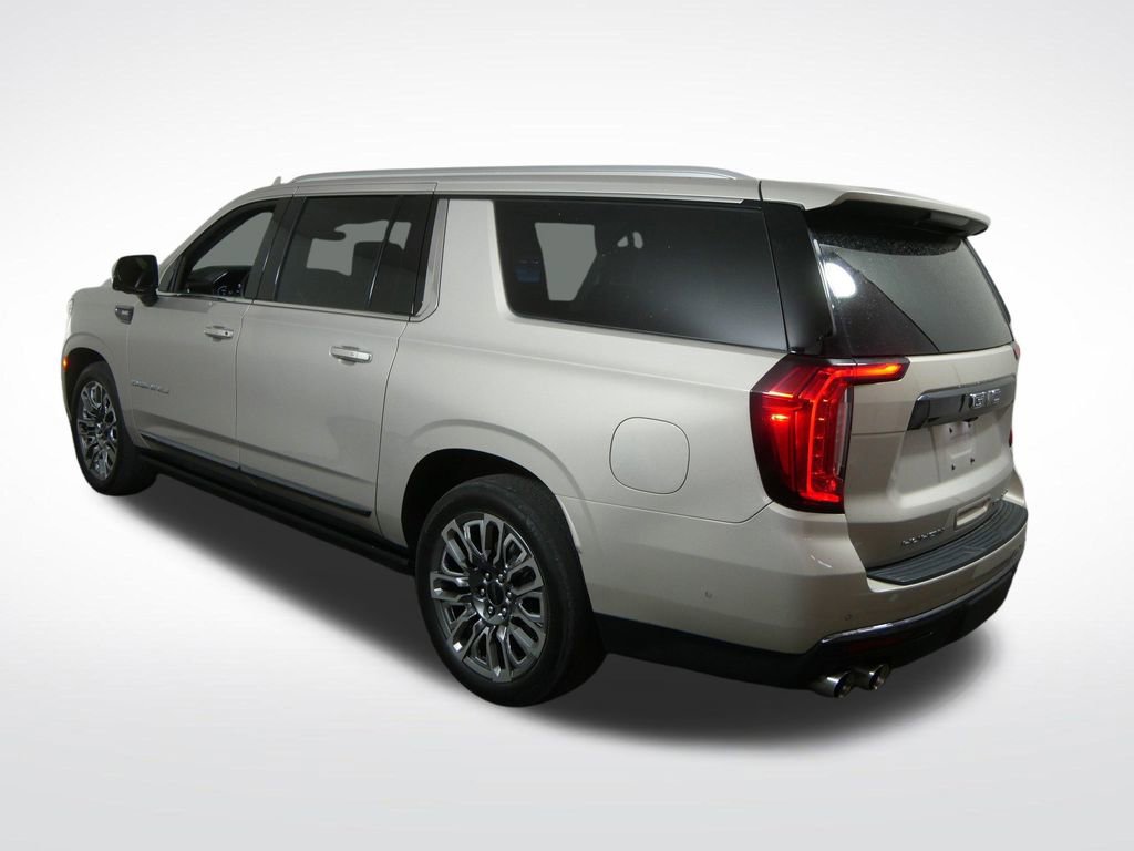Used 2023 GMC Yukon XL Denali Ultimate AWD/4WD image 6