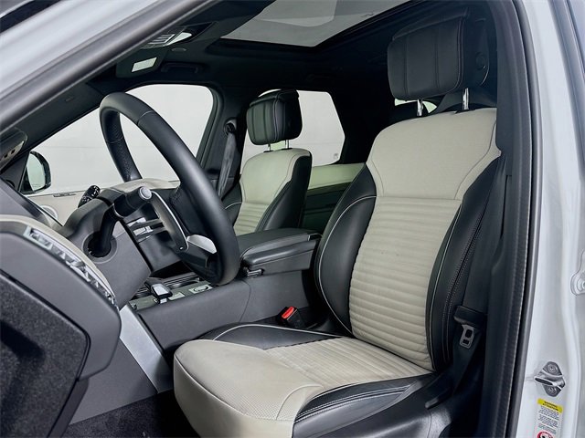 Certified 2023 Land Rover Discovery Metropolitan Edition image 22