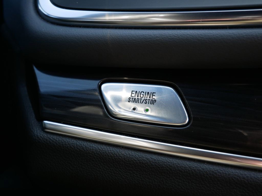 Used 2023 Buick Enclave Essence image 25