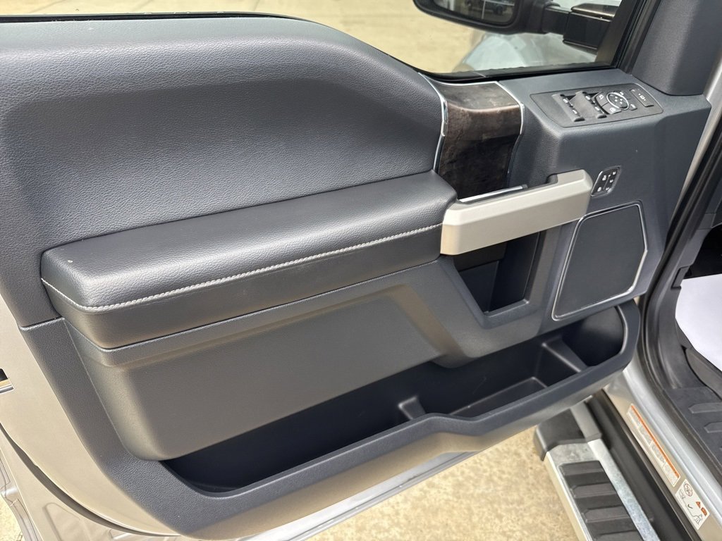 Used 2022 Ford F450 Lariat image 9