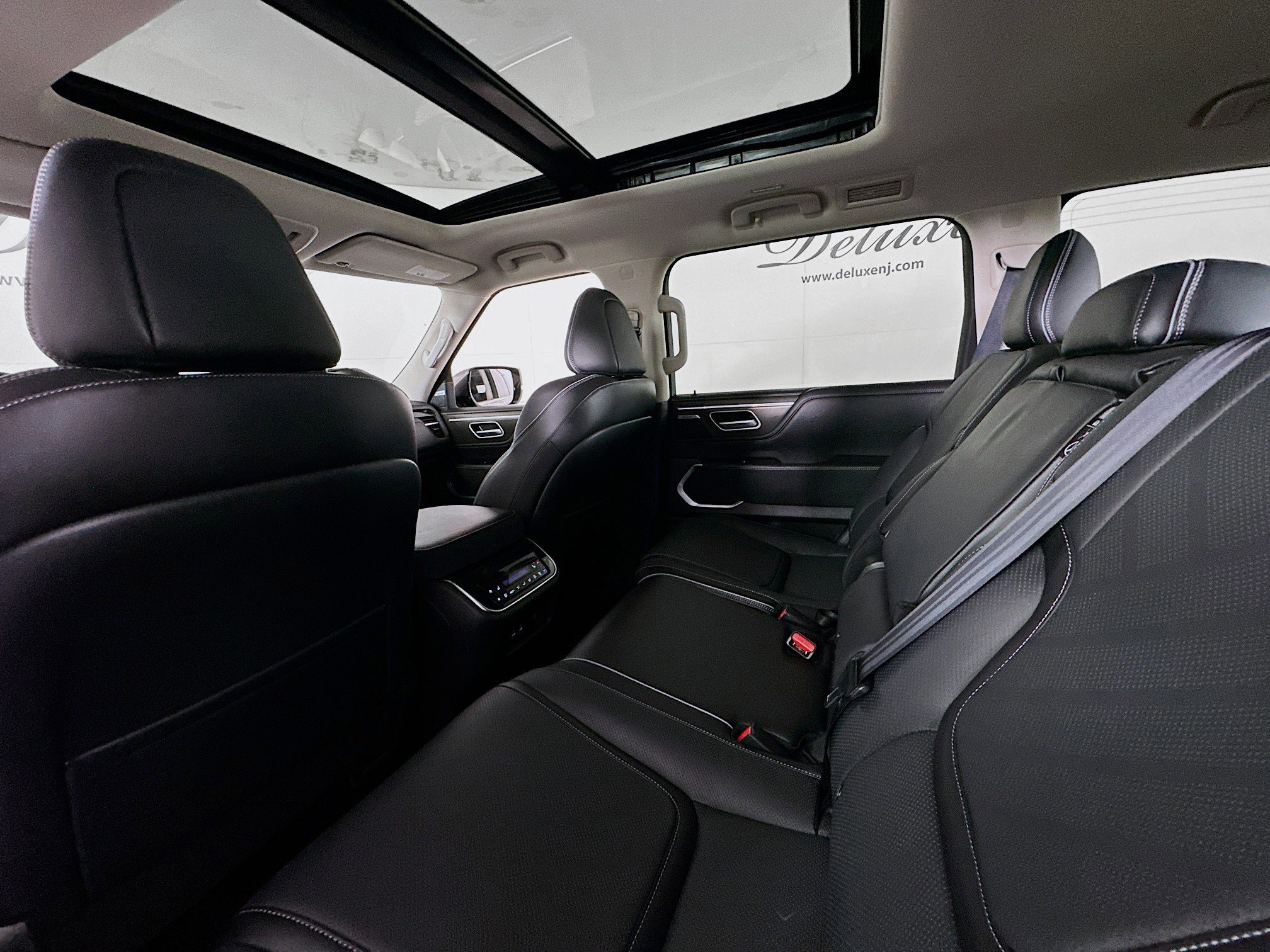 Used 2025 INFINITI QX80 Luxe AWD/4WD image 24