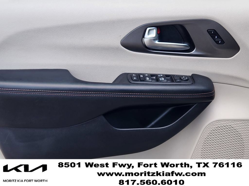 Used 2020 Chrysler Pacifica Touring-L w/ Advanced Safetytec Group FWD image 20