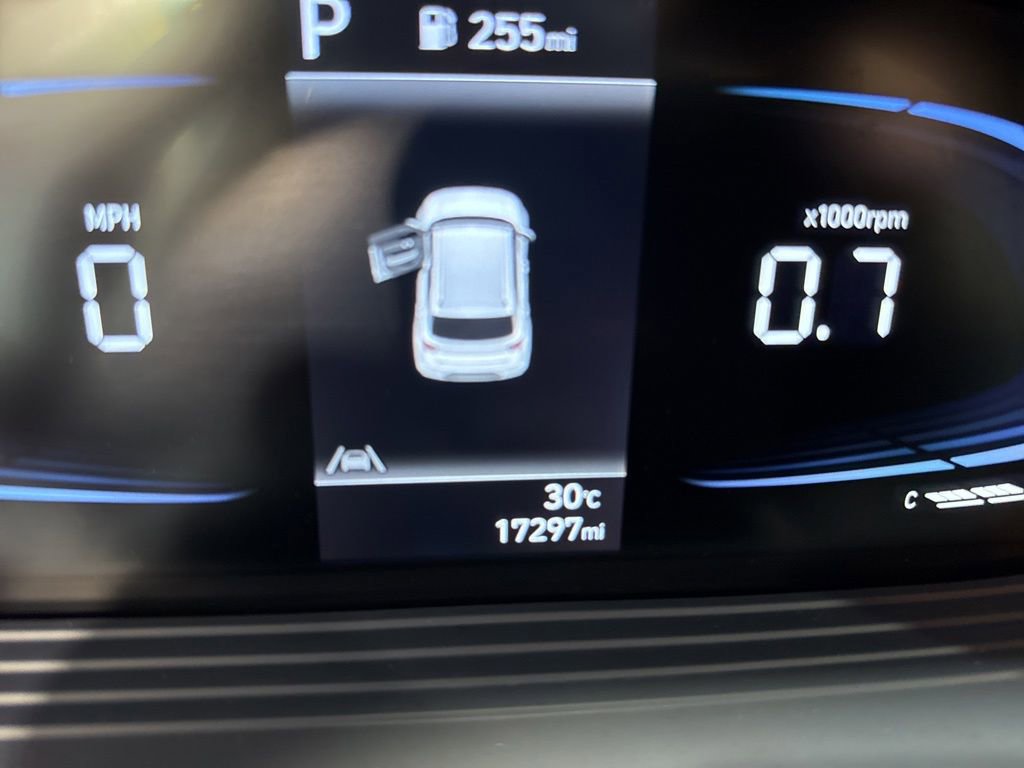 Used 2024 Hyundai Venue Limited FWD image 35