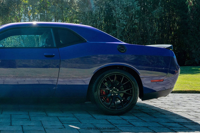 Used 2016 Dodge Challenger SRT Hellcat RWD image 5