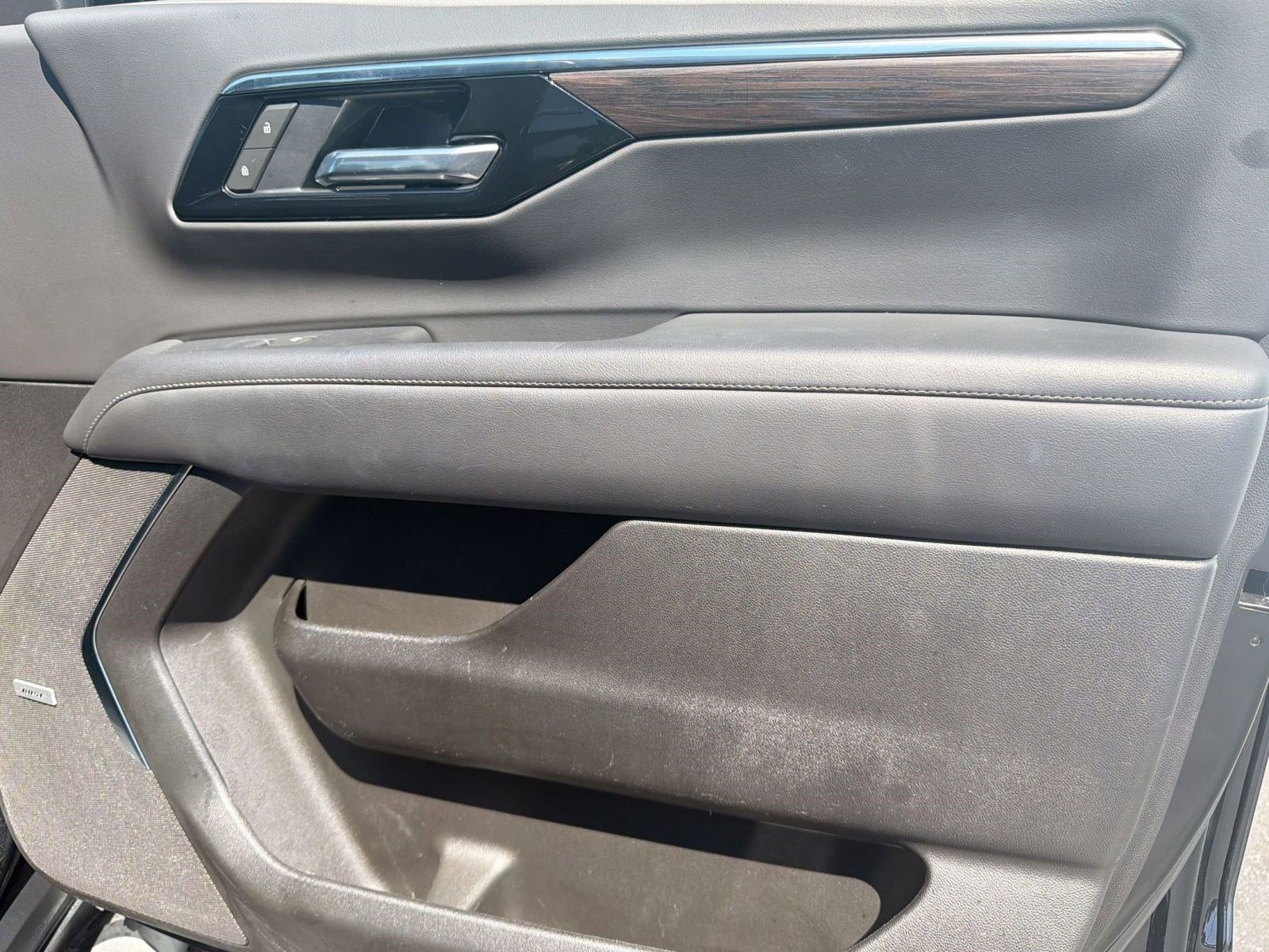 Used 2025 Chevrolet Tahoe Z71 w/ Comfort Package image 31