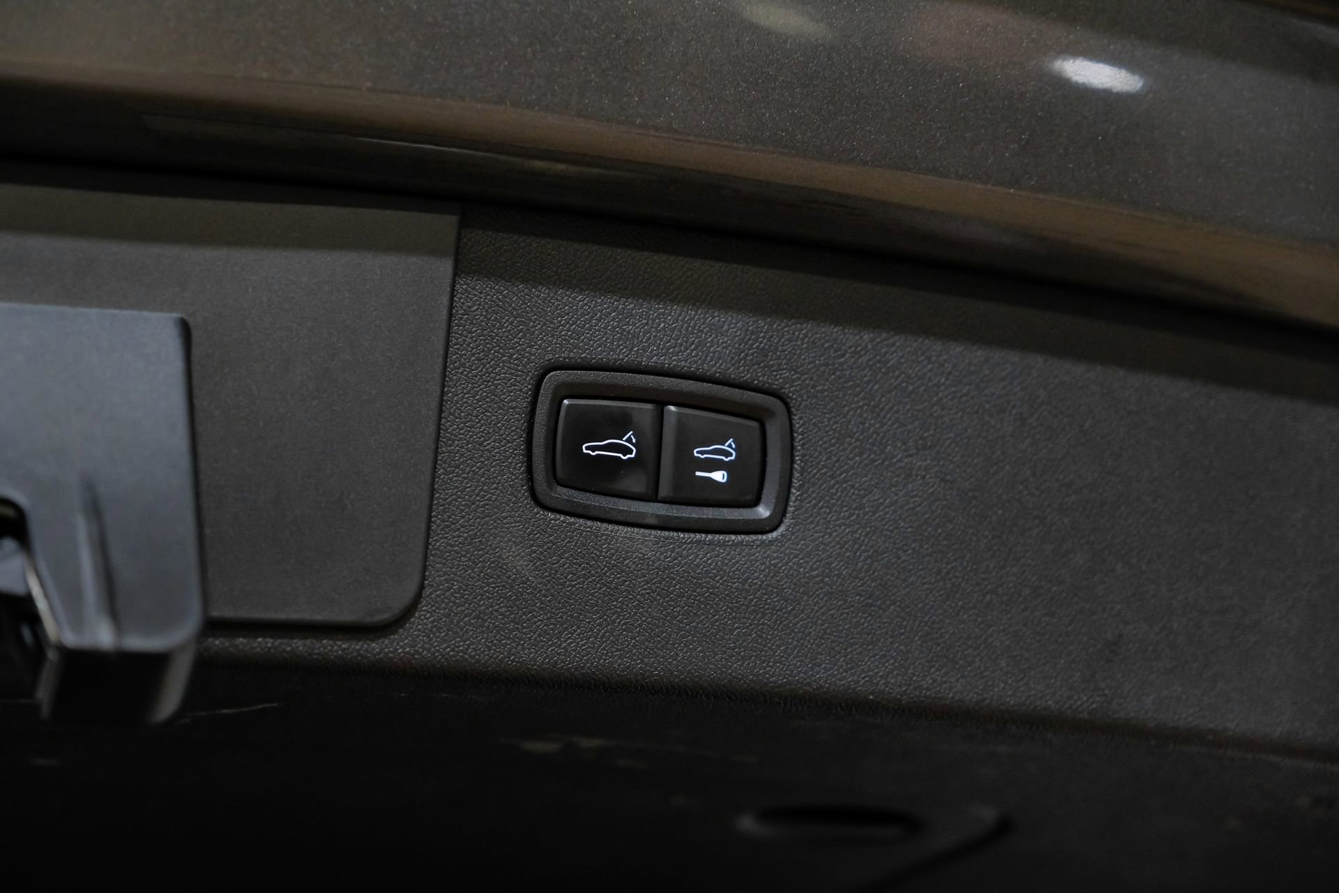 Used 2023 Porsche Cayenne Platinum Edition image 56