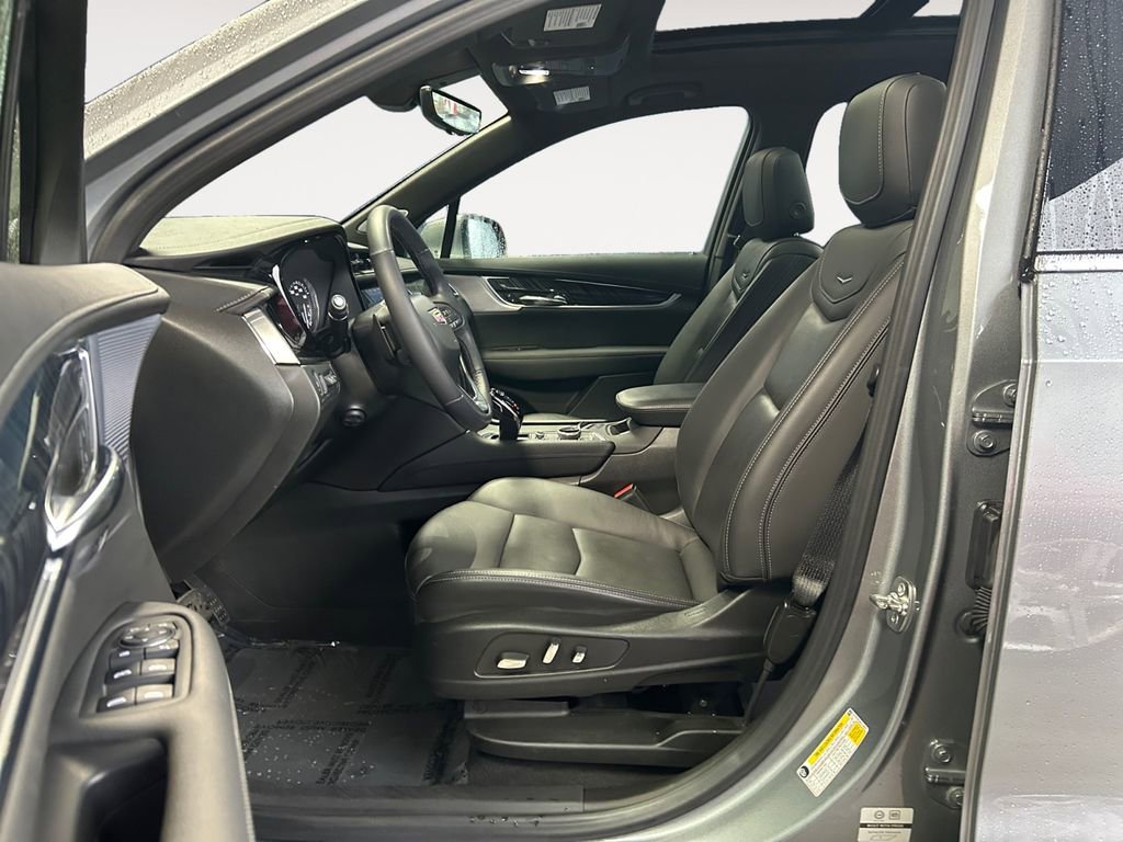 Used 2024 Cadillac XT6 Premium Luxury w/ Technology Package image 16