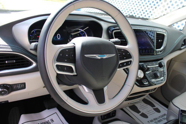 Used 2017 Chrysler Pacifica Platinum FWD image 33