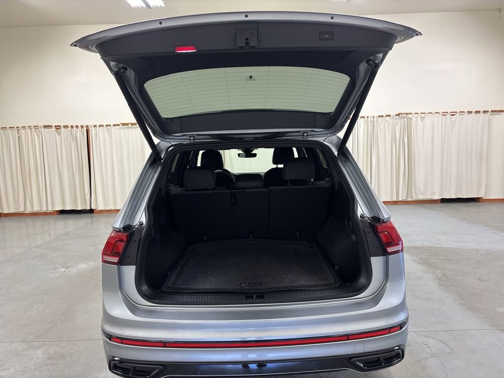 Used 2024 Volkswagen Tiguan SE R-Line AWD/4WD image 24