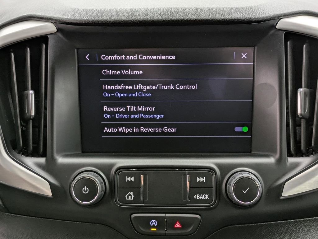 Used 2024 GMC Terrain SLT AWD/4WD image 8