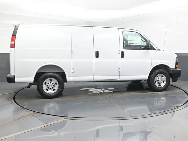 New 2026 Chevrolet Express 2500 w/ Driver Convenience Package RWD image 32