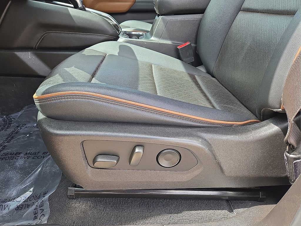 Used 2024 GMC Canyon AT4 w/ AT4 Premium Package AWD/4WD image 23
