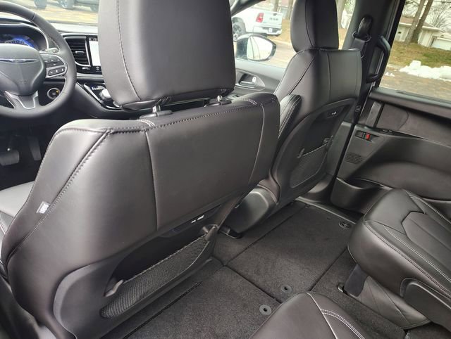 New 2026 Chrysler Pacifica Select FWD image 29