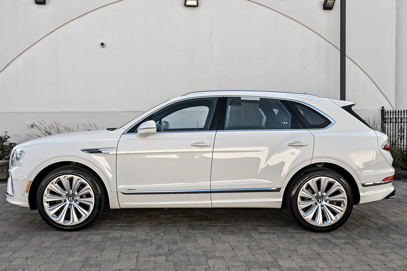 Certified 2023 Bentley Bentayga AWD/4WD image 10