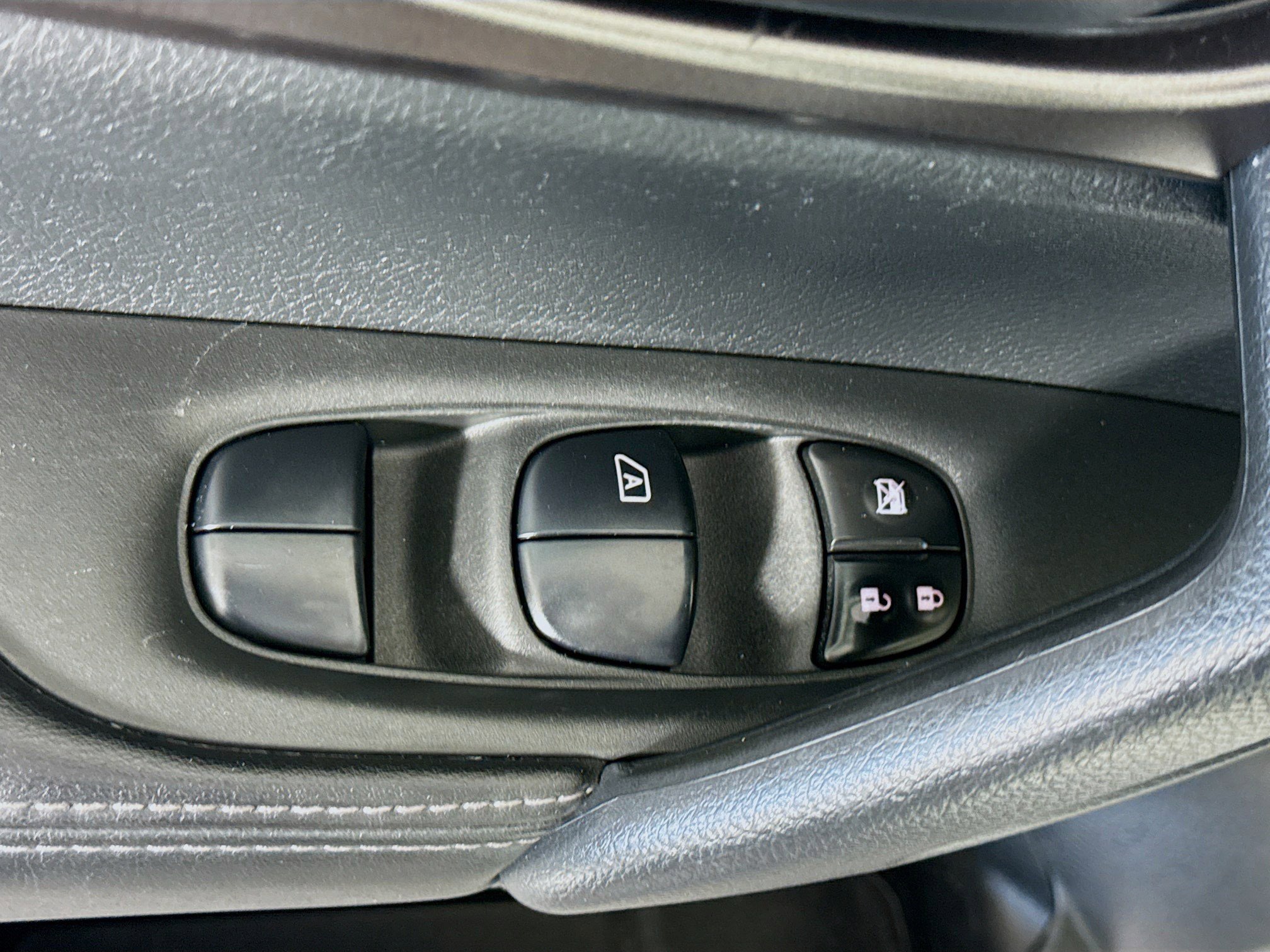 Used 2020 Nissan Rogue Sport S image 23