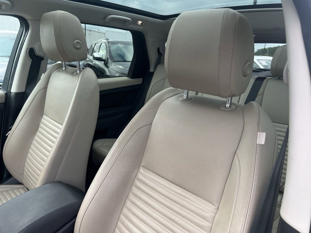 Used 2021 Land Rover Discovery Sport SE image 10
