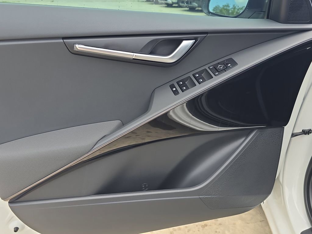 New 2026 Kia Niro EX FWD image 17
