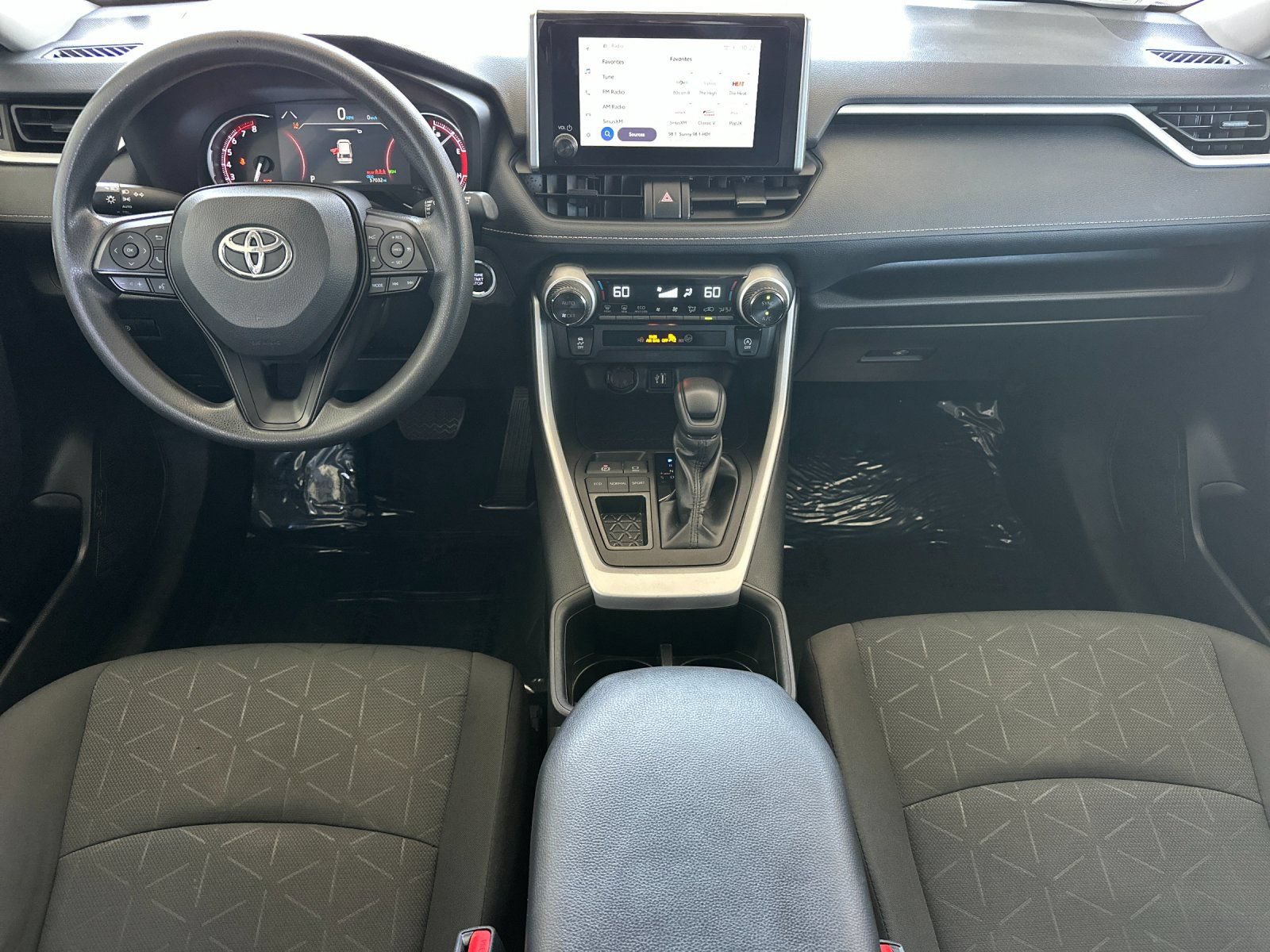 Used 2024 Toyota RAV4 XLE FWD image 12