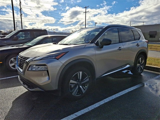 Used 2023 Nissan Rogue SL image 3