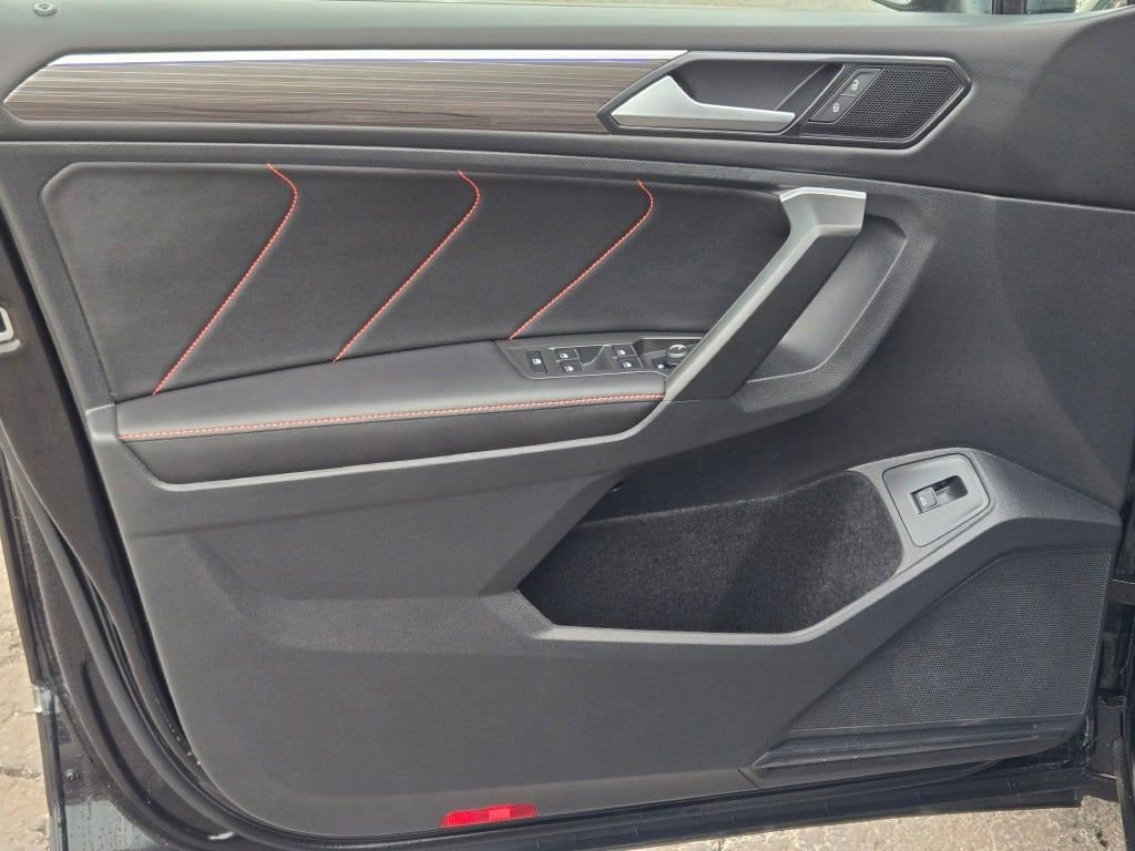 Used 2024 Volkswagen Tiguan Wolfsburg Edition image 26