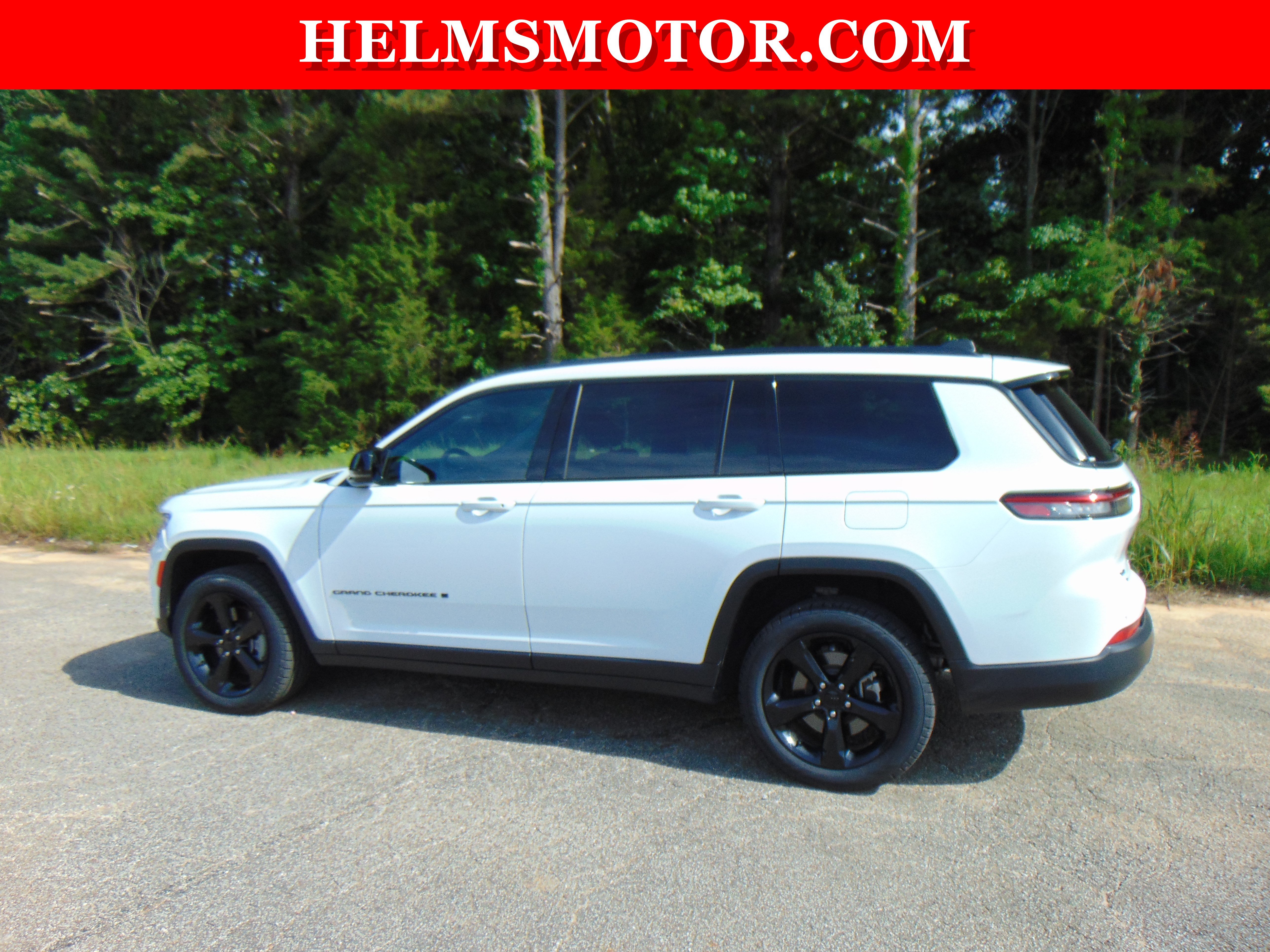 Used 2024 Jeep Grand Cherokee L Limited w/ Black Appearance Package AWD/4WD image 5