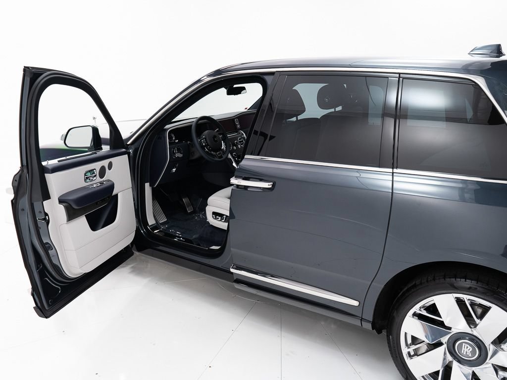 Used 2026 Rolls-Royce Cullinan AWD/4WD image 10
