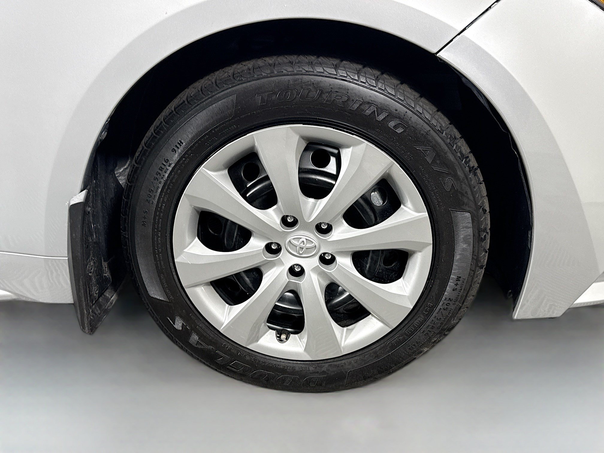 Used 2026 Toyota Corolla LE FWD image 31