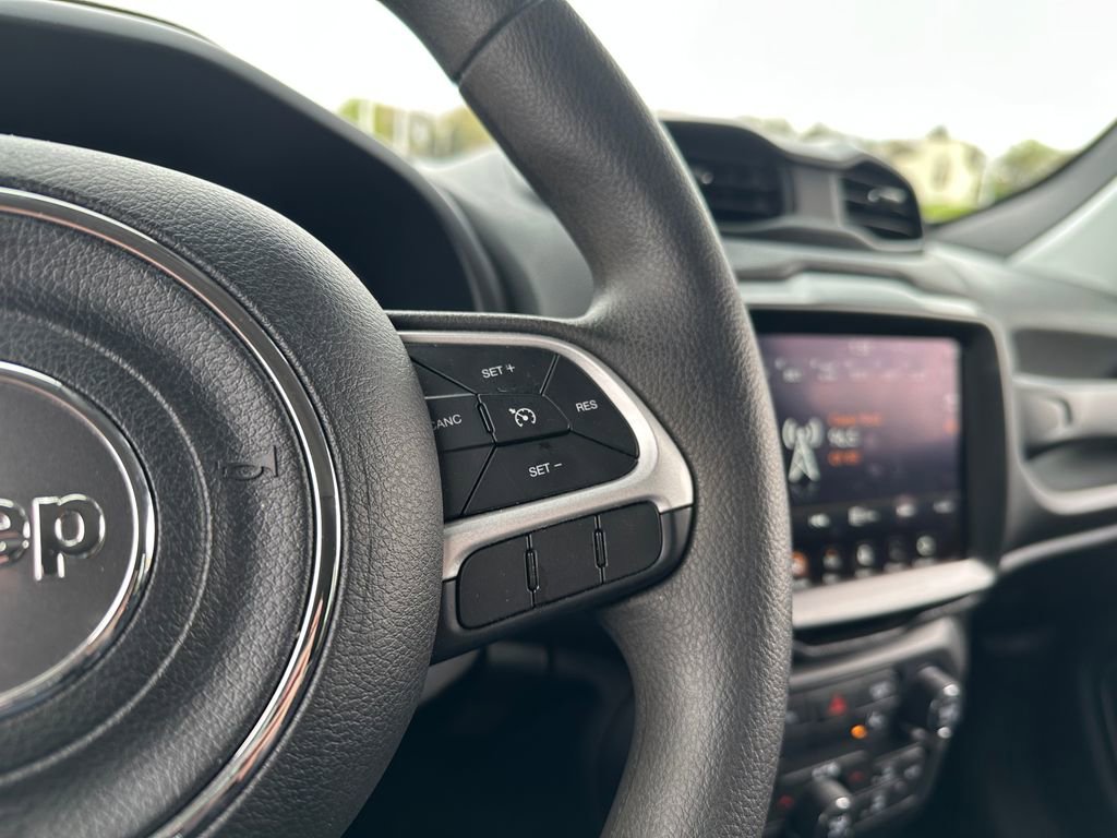 Certified 2023 Jeep Renegade Latitude AWD/4WD image 18