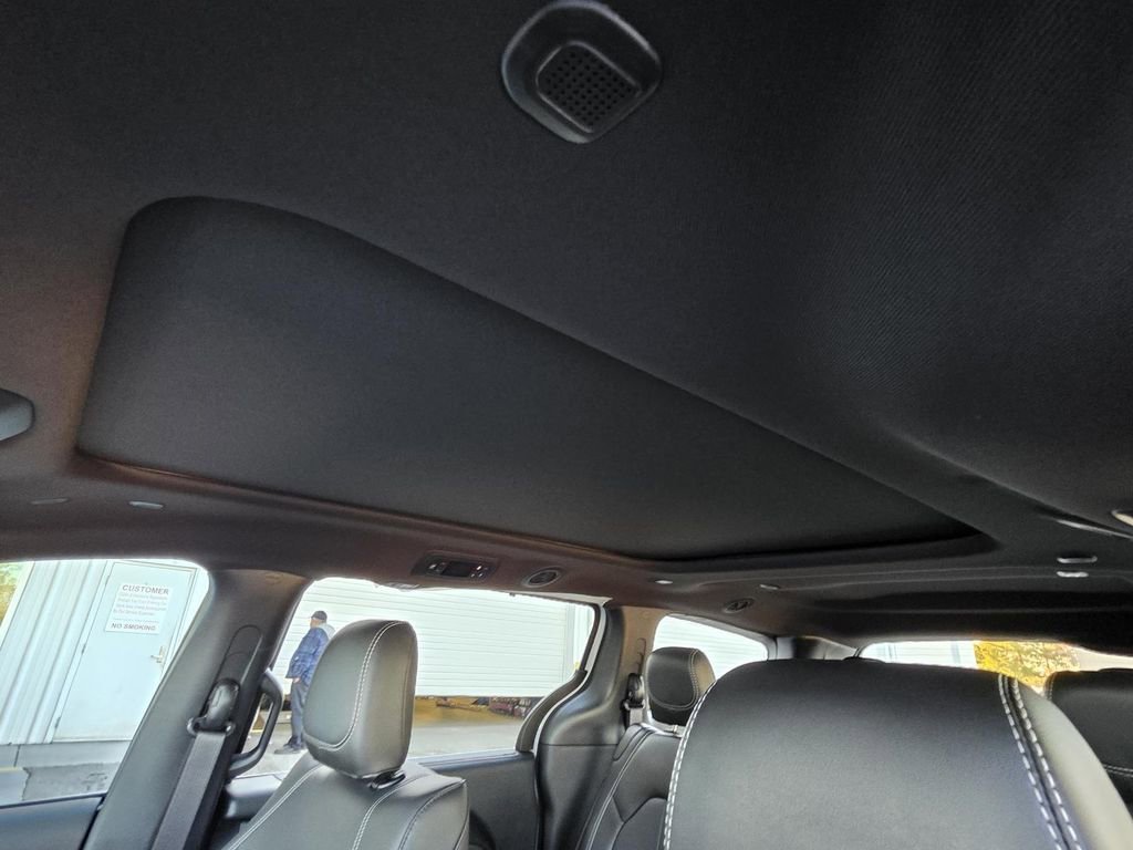 New 2026 Chrysler Pacifica Select image 8