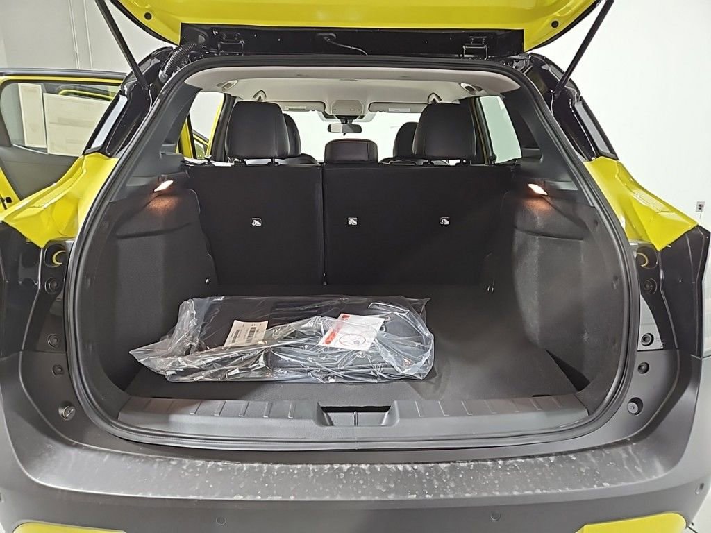 New 2025 Nissan Kicks SR image 21