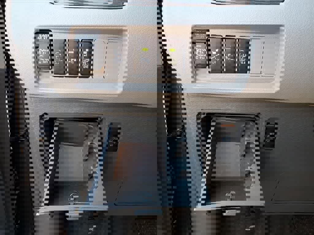 Used 2015 Toyota Sienna XLE w/ XLE Navigation Package image 16